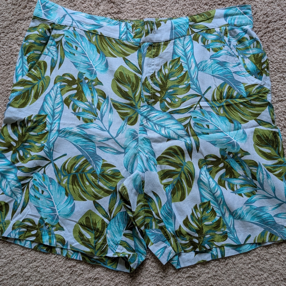 Tropical Leaf Print Women's Shorts